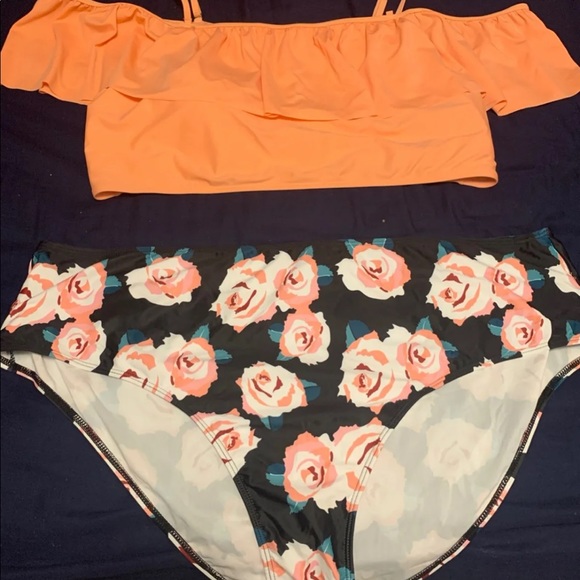 Cold shoulder plus bikini - Picture 1 of 5